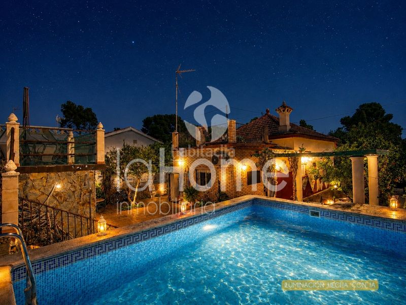 Foto bea3e57f-2b65-4eee-aca8-f5b76571bd80. Xalet amb xemeneia piscina a La Cañada Paterna