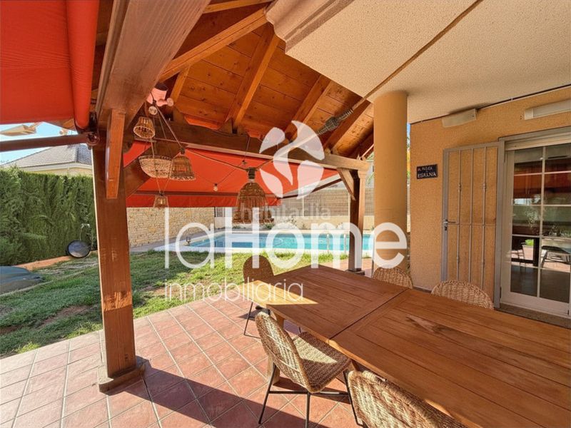 Foto c3e08638-e2e5-4c10-a944-97f1d7f5aed5. Xalet amb xemeneia calefacció aparcament piscina a Paterna