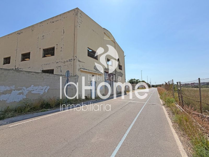 Foto ae68b490-61ce-406c-80ca-b7694f9d62e0. Nau industrial a Moncada