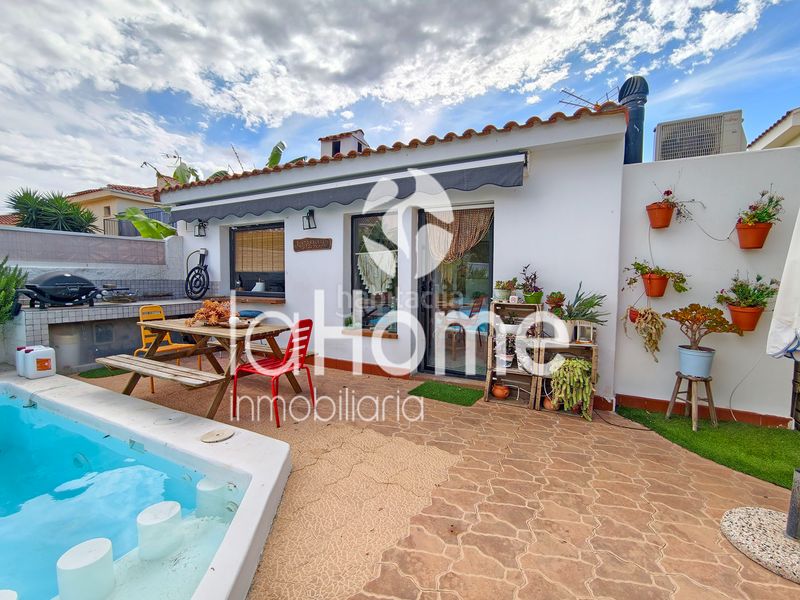 Foto 4c3e3866-d183-47dc-a62c-36e80386fa0a. Xalet amb calefacció aparcament piscina a Riba - roja de Túria