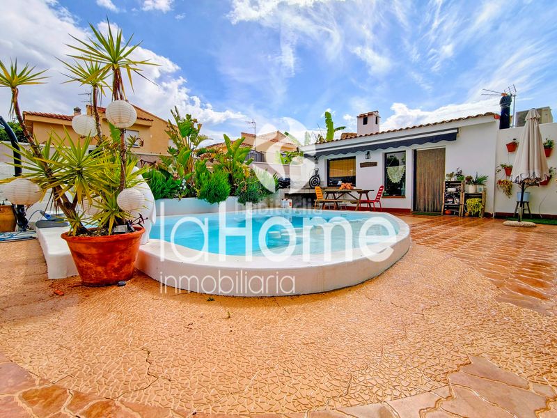 Foto f81c5a2b-6174-4be0-9d16-70dffc659d3d. Xalet amb calefacció aparcament piscina a Riba - roja de Túria
