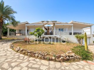 Xalet a La Cañada. Lujosa vivienda en una sola planta, ideal para familias grandes