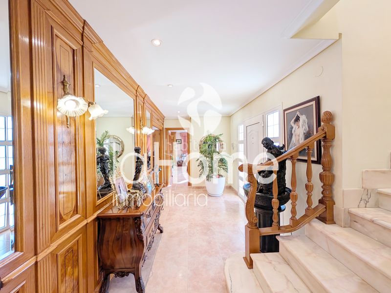 Foto 586e6bbc-8706-4bed-ad75-a83647e1582e. Xalet amb xemeneia calefacció aparcament piscina a Eliana (l´)