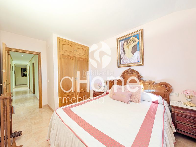 Foto 5d0d48bc-55a9-47c4-8187-2abb0c17839b. Xalet amb xemeneia calefacció aparcament piscina a Eliana (l´)
