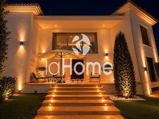 Chalet en La Cañada. Vivienda elegante, diseñada con estilo atemporal y luz natural e