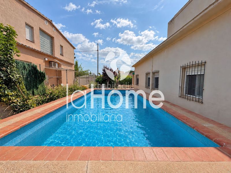 Foto fc923c92-cf6a-4cb9-88fa-5a8b51799039. Xalet amb aparcament piscina a La Cañada Paterna