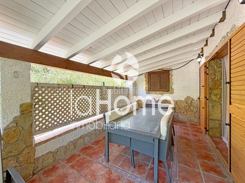 Foto 0186db3e-4256-41f6-b73f-3353c006c212. Casa aparellada amb xemeneia calefacció piscina a Paterna