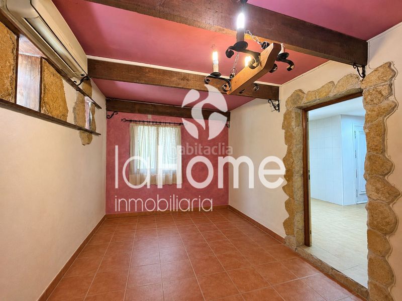 Foto 1cf623f2-0c04-4a25-9b2c-701171b6f6d2. Casa aparellada amb xemeneia calefacció piscina a Paterna