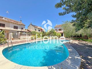 Casa aparellada a La Cañada