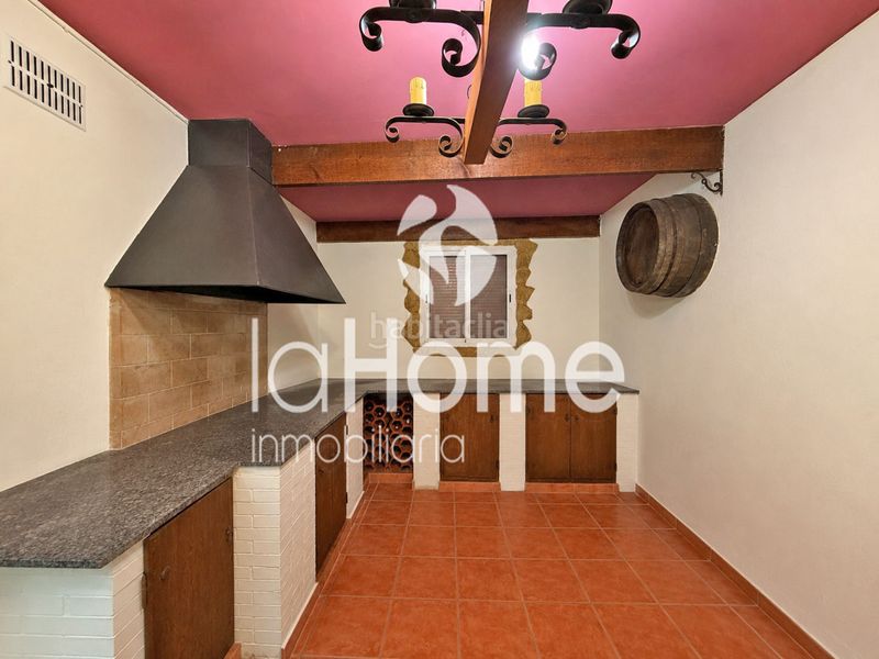 Foto 70b0200c-1278-4495-93ba-efaf4d316435. Casa aparellada amb xemeneia calefacció piscina a Paterna