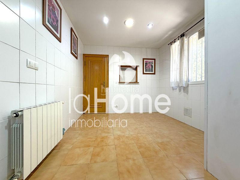 Foto 8c8ee563-7114-4119-979d-3f7a0c67c62d. Casa aparellada amb xemeneia calefacció piscina a Paterna