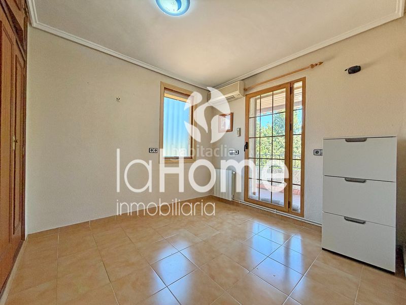Foto 9aceec08-ae8d-4b59-982a-f2829a71656b. Casa aparellada amb xemeneia calefacció piscina a Paterna