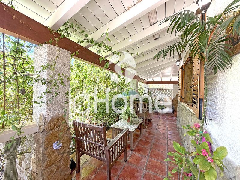 Foto a76b2b23-7258-4586-b301-31fde061d95f. Casa aparellada amb xemeneia calefacció piscina a Paterna