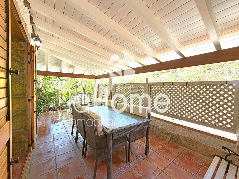 Foto c83ea4a9-238d-4bcc-99ce-b628f0609cdf. Casa aparellada amb xemeneia calefacció piscina a Paterna