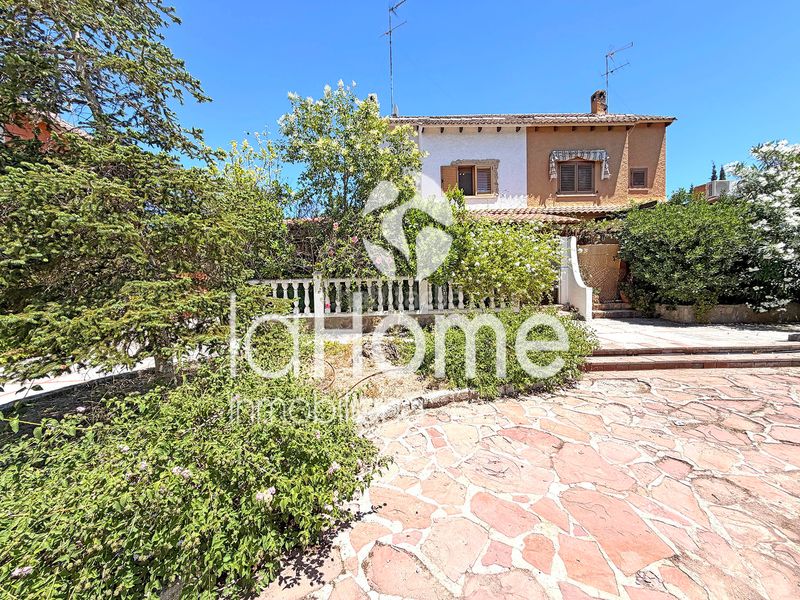 Foto d5005608-91d6-4d03-a3ea-fd1d02ffc011. Casa aparellada amb xemeneia calefacció piscina a Paterna