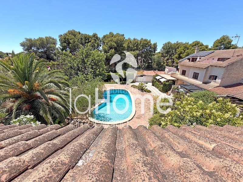 Foto f11519a1-b9f9-41d0-8197-231e380f6eac. Casa aparellada amb xemeneia calefacció piscina a Paterna