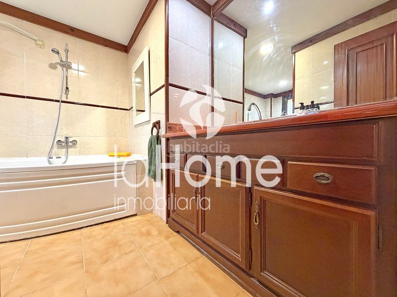 Foto f3e83ef8-f46e-483c-99cc-af0d53f4719d. Casa aparellada amb xemeneia calefacció piscina a Paterna