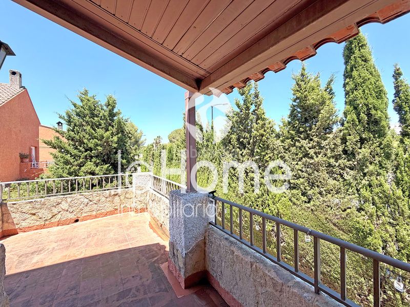 Foto fb560df7-8833-49b5-bb87-7e200135e552. Casa aparellada amb xemeneia calefacció piscina a Paterna