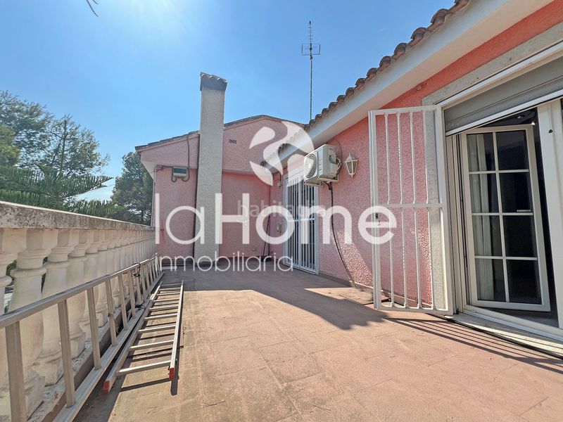 Foto 0d85fc97-41d4-4548-852d-7f660c7ac262. Xalet amb xemeneia aparcament piscina a La Cañada Paterna