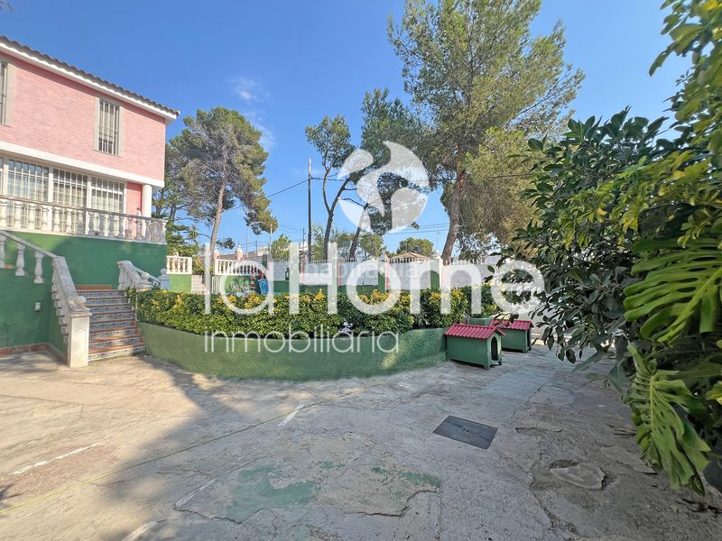 Foto 72d480c4-a9a4-40ef-a040-e769165d792e. Xalet amb xemeneia aparcament piscina a La Cañada Paterna