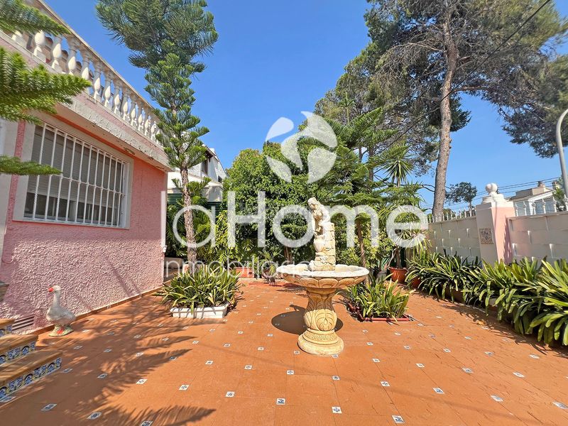 Foto b0389428-c298-4b84-9ac4-7d8b8ebea9bb. Xalet amb xemeneia aparcament piscina a La Cañada Paterna