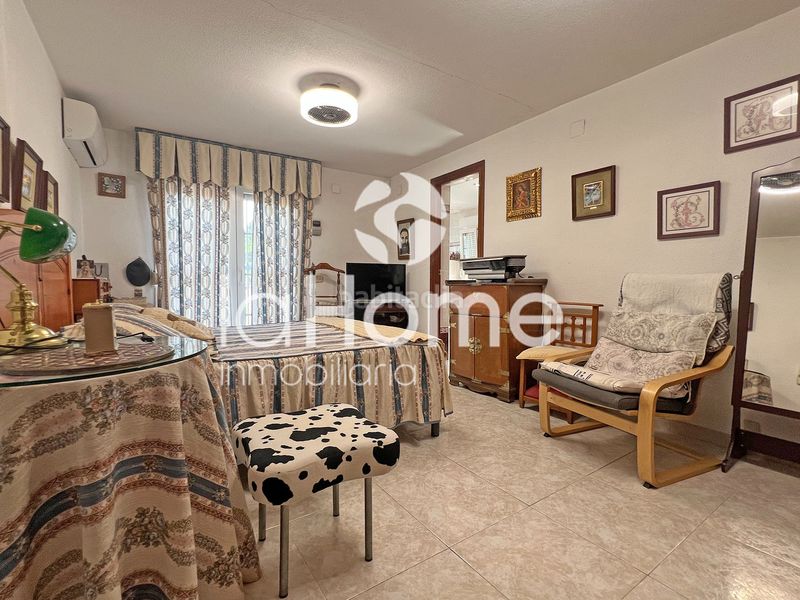 Foto b2ee8d28-e393-43e0-a3f9-f1c980a89b94. Xalet amb xemeneia aparcament piscina a La Cañada Paterna