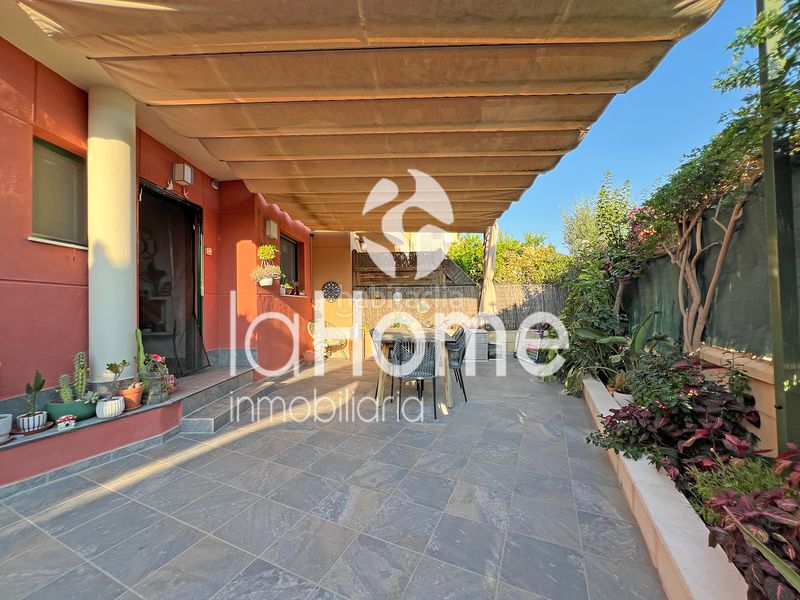 Foto 89126a7d-8ca8-4739-9ff0-f592aed93a02. Casa adossada amb calefacció aparcament piscina a Bétera