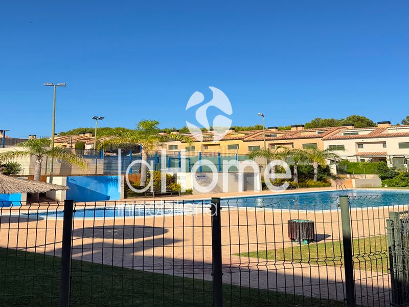 Foto fbef90f6-c85e-40b7-b349-225d13c58d78. Casa adossada amb calefacció aparcament piscina a Bétera