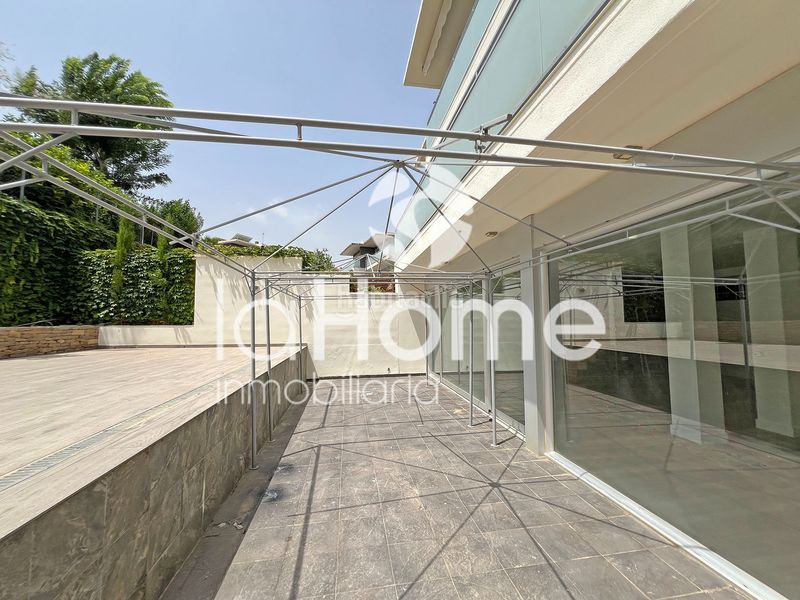 Foto 010c895c-8984-44b0-b960-415ee3635b11. Casa aparellada amb calefacció aparcament piscina a Chiva