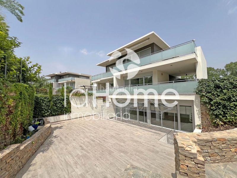 Foto 67f62970-dd48-4321-a704-d67d5d06b1b5. Casa aparellada amb calefacció aparcament piscina a Chiva