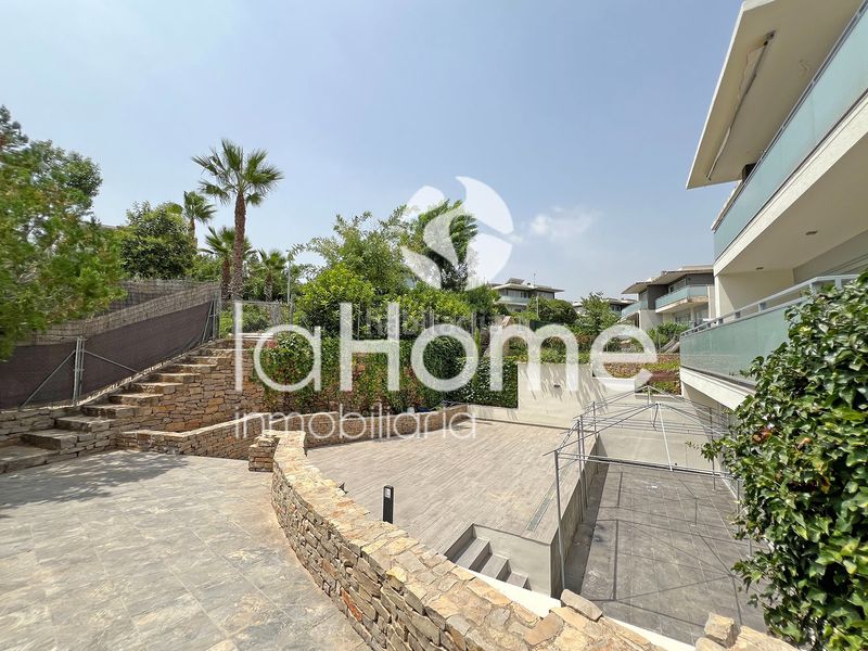 Foto 7988da18-95e5-48eb-a45a-946221cdcd88. Casa aparellada amb calefacció aparcament piscina a Chiva
