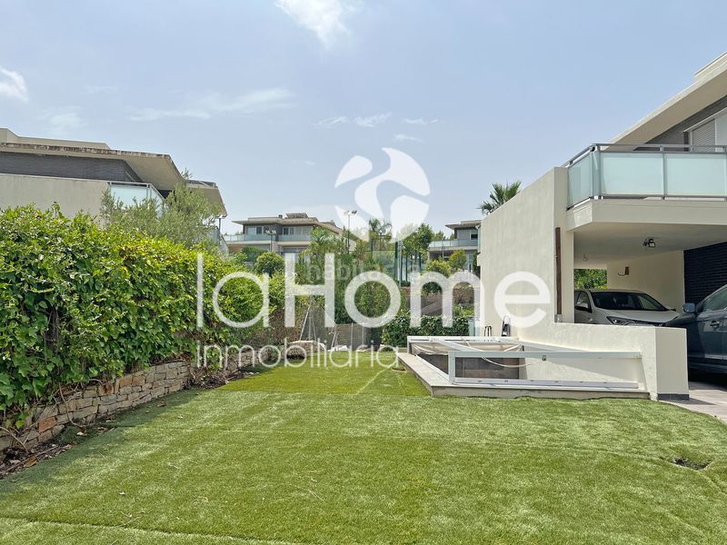 Foto a2fc0066-9a88-44dc-bd21-3d92350c8ed3. Casa aparellada amb calefacció aparcament piscina a Chiva