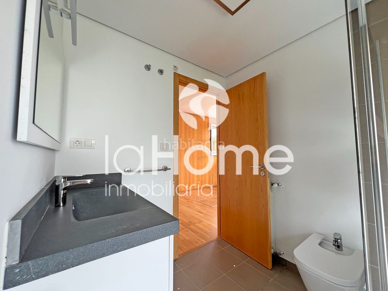 Foto bd33b666-4b82-4ec1-8baf-27a13d540080. Casa aparellada amb calefacció aparcament piscina a Chiva