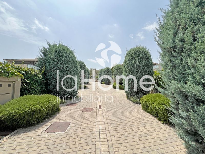 Foto d9355587-628f-410e-bd8a-905770b81c3e. Casa aparellada amb calefacció aparcament piscina a Chiva