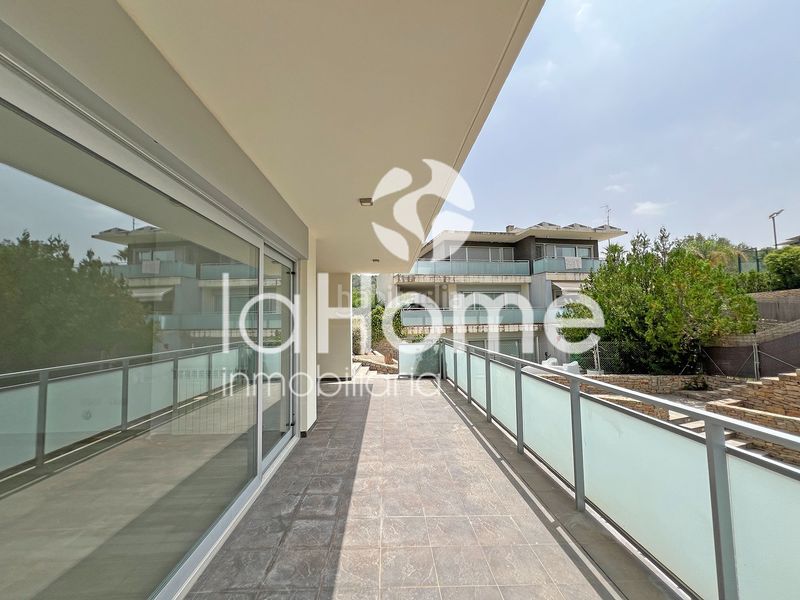 Foto e4096cd1-a518-4974-bc40-1314851e8623. Casa aparellada amb calefacció aparcament piscina a Chiva