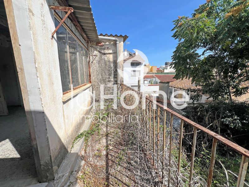 Foto 0d175072-3152-48d7-a171-98ff145c148e. Casa adossada a El Castell Burjassot