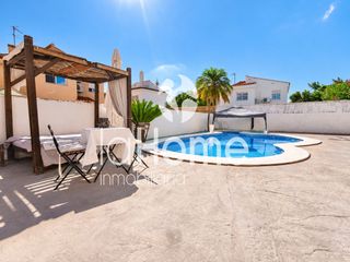 Chalet in Riba - roja de Túria. Un hogar para crear recuerdos