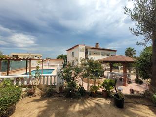 Chalet in Monserrat