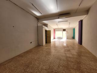 Local Comercial en Turs. Local con fantastica ubicacion