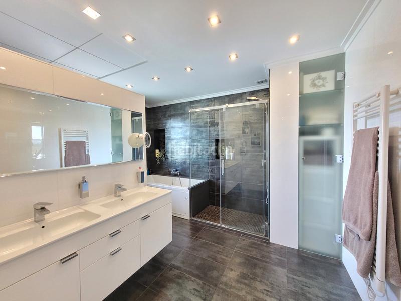 Foto 990dfaed-a941-4534-97af-f168be81bb76. Casa amb xemeneia calefacció aparcament piscina a Monserrat