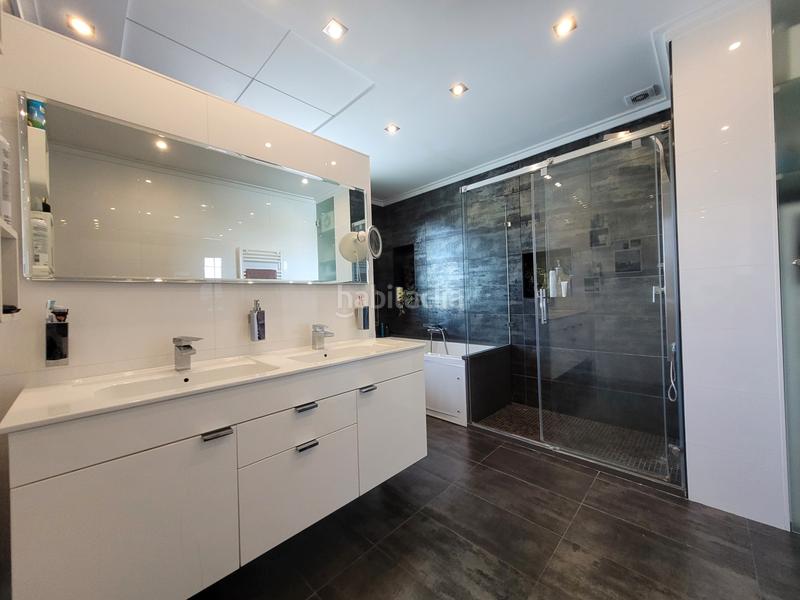 Foto 354bc079-055c-490a-87a6-12fd8f9174cc. House with fireplace heating parking pool in Monserrat