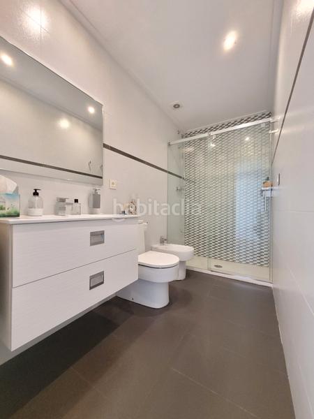 Foto 833c1662-97c9-4299-84d6-314bdae28240. House with fireplace heating parking pool in Monserrat