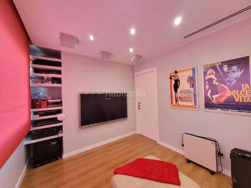 Foto c4e45b33-3787-42b6-9d37-e1851a895c71. House with fireplace heating parking pool in Monserrat