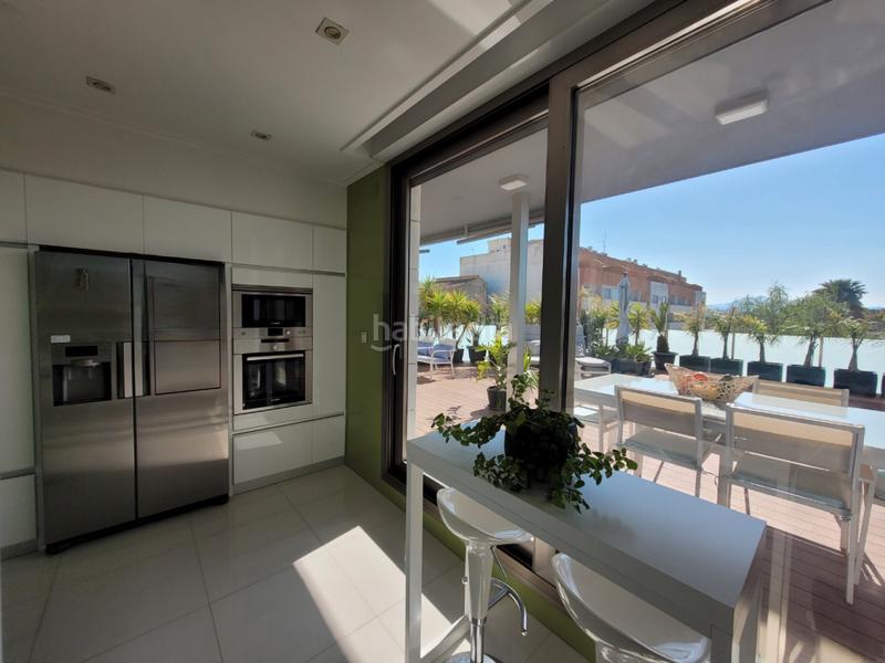 Foto d0668a74-bf4d-4b65-ab56-974186bbf50c. House with fireplace heating parking pool in Monserrat