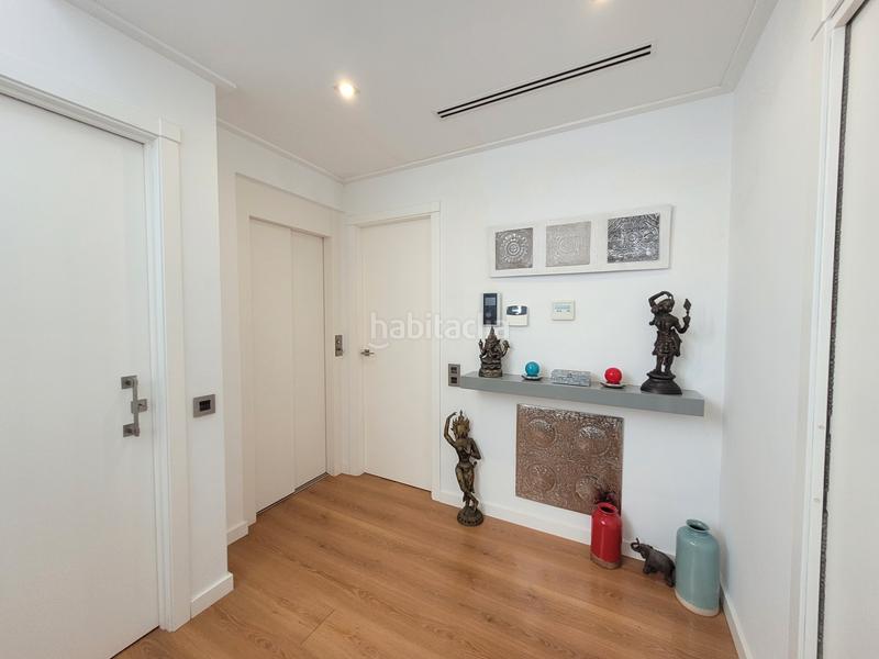 Foto eb22f6f9-58f2-4a10-926d-75281d766de6. House with fireplace heating parking pool in Monserrat