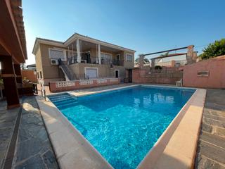 Chalet in Monserrat