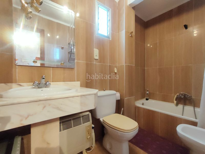 Foto ca7870bb-fa72-404a-923d-25add0eb5d2a. Chalet with fireplace parking pool in Montroi / Montroy