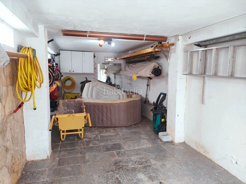 Foto dace4bfa-7939-43e4-859f-b47e6c4bf7ee. Chalet with fireplace parking pool in Montroi / Montroy