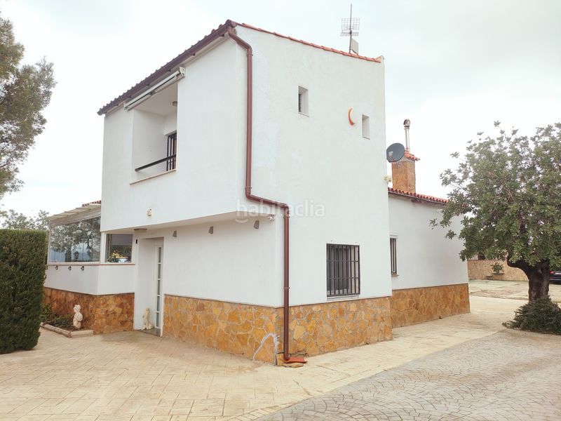 Foto e9cfbe90-ff88-4d6f-be5b-d809f6118a1a. Chalet with fireplace parking pool in Montroi / Montroy