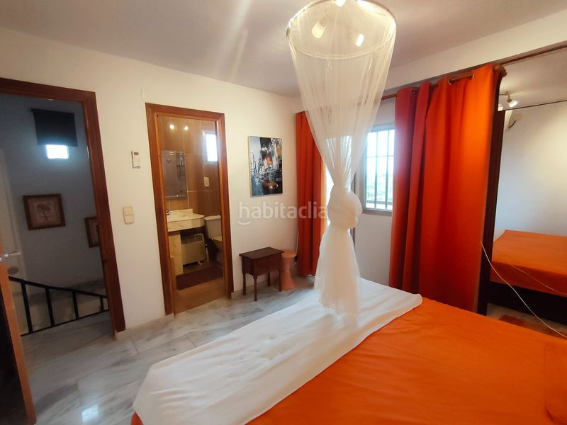 Foto eda5ff1a-d616-4bd7-bebd-6f8ee319365b. Chalet with fireplace parking pool in Montroi / Montroy